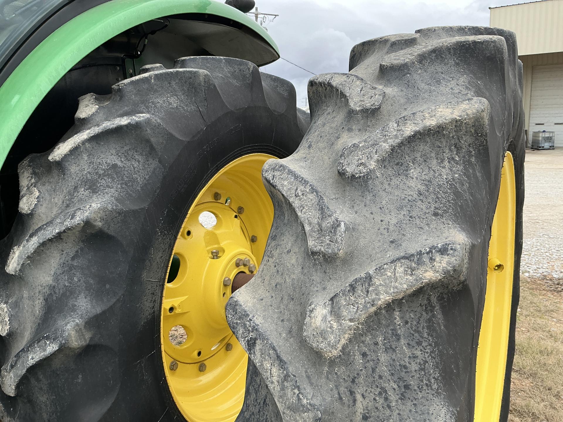 2016 John Deere 8320R Image