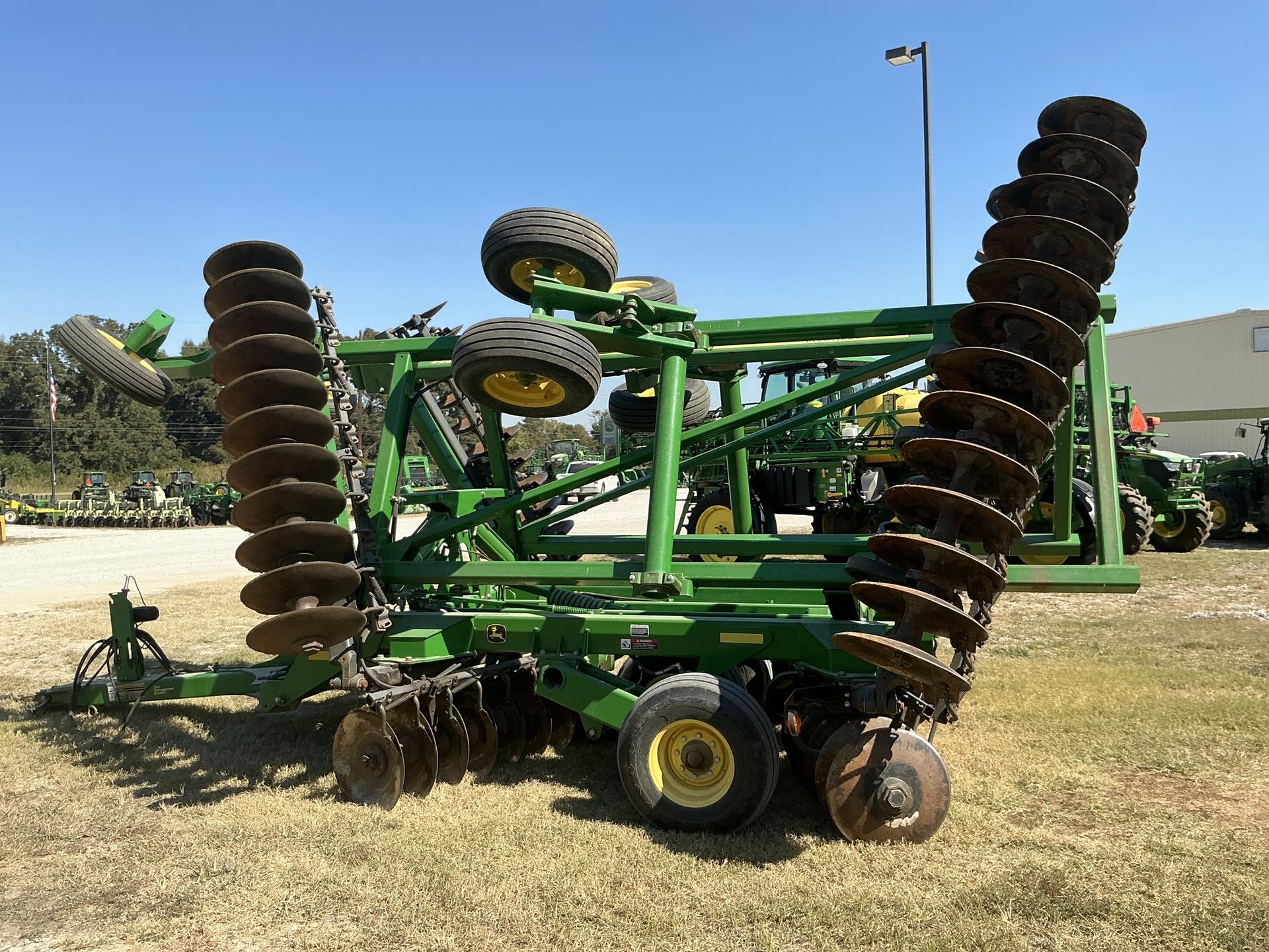 2016 John Deere 2623 Image
