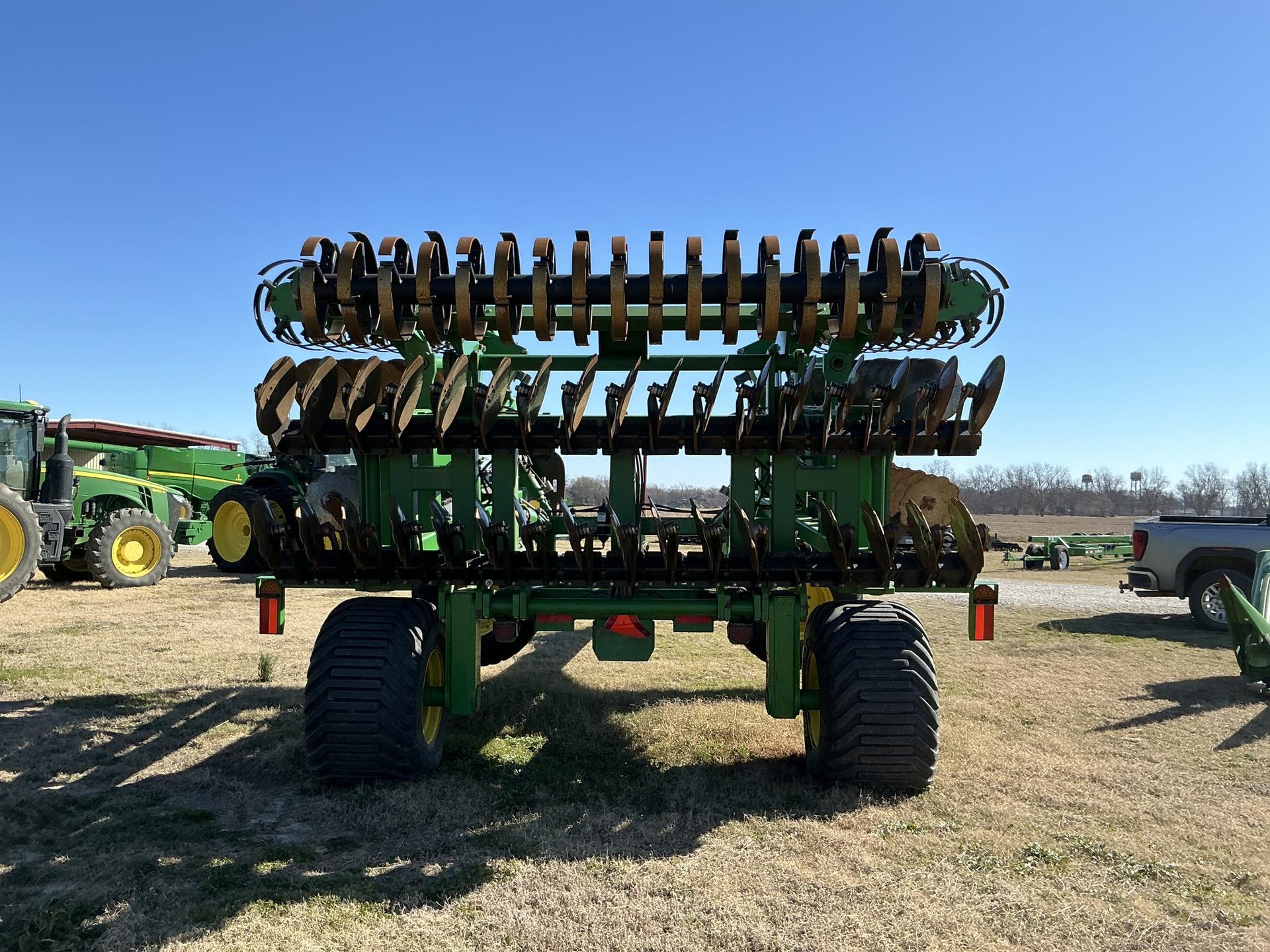 2018 John Deere 2680H 35’ speed disk Image