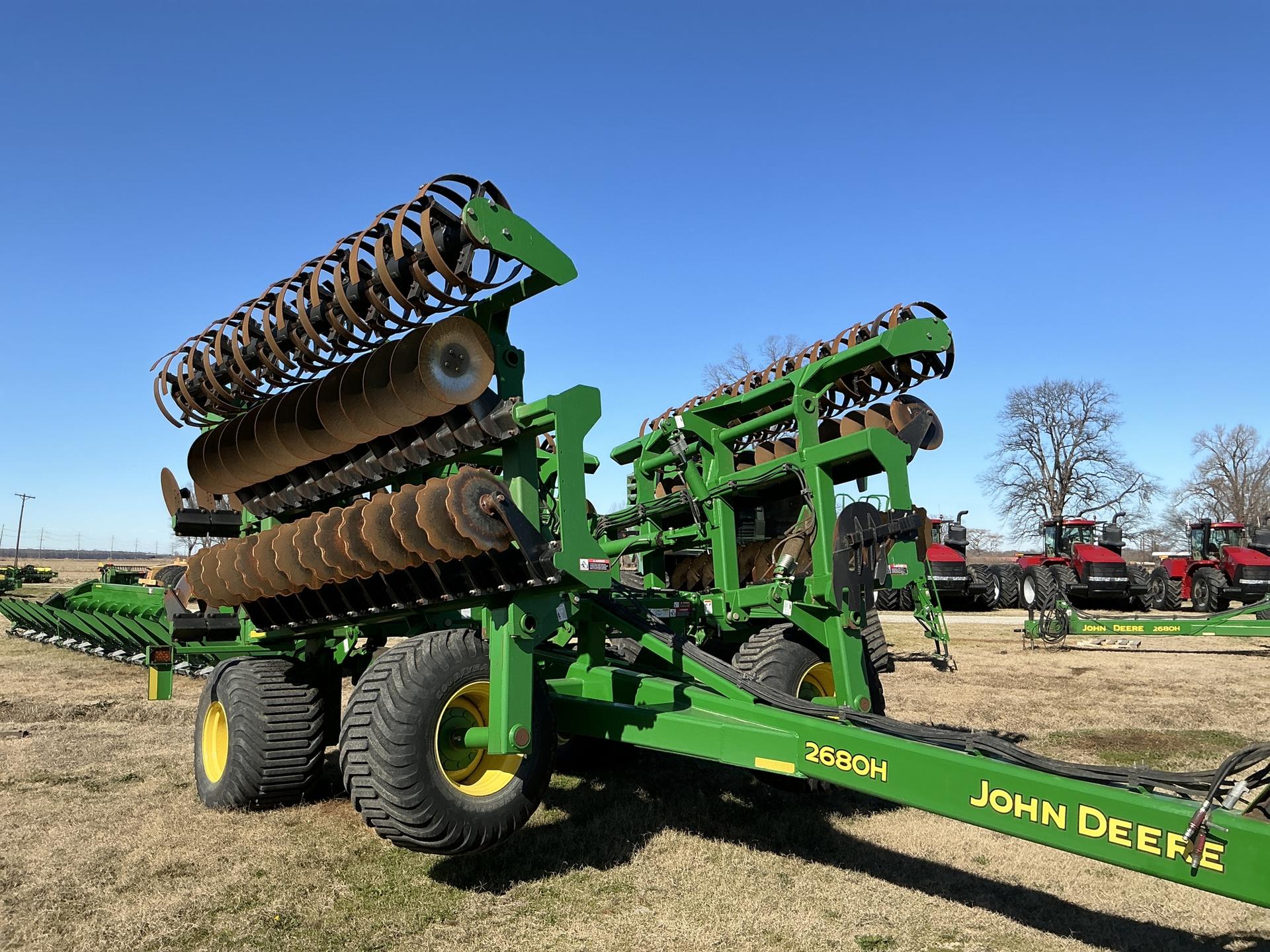 2018 John Deere 2680H 35’ speed disk Image