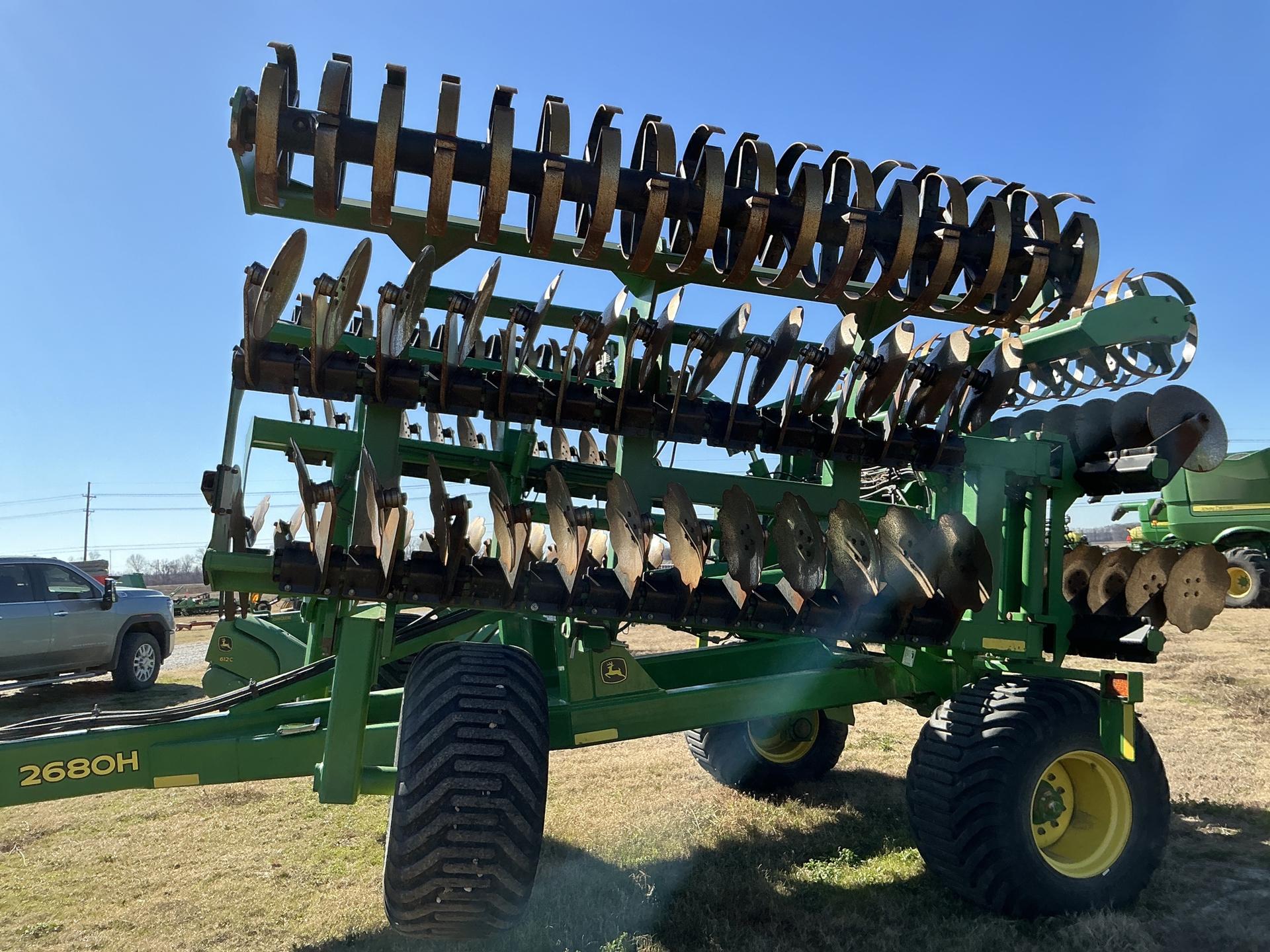 2018 John Deere 2680H 35’ speed disk Image