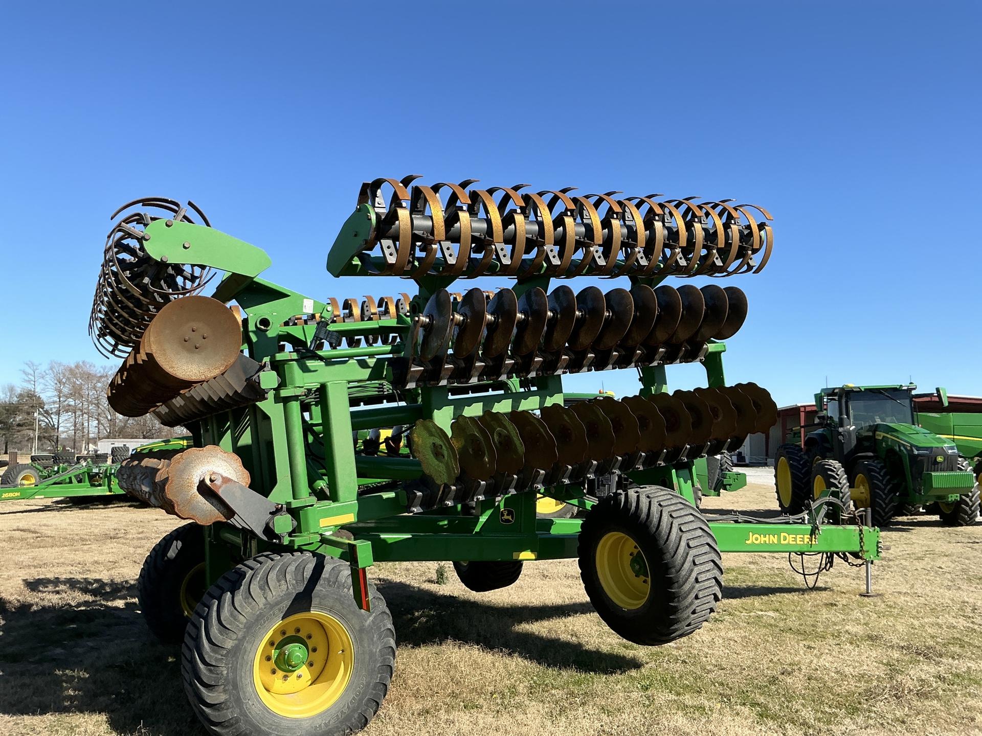 2018 John Deere 2680H 35’ speed disk Image