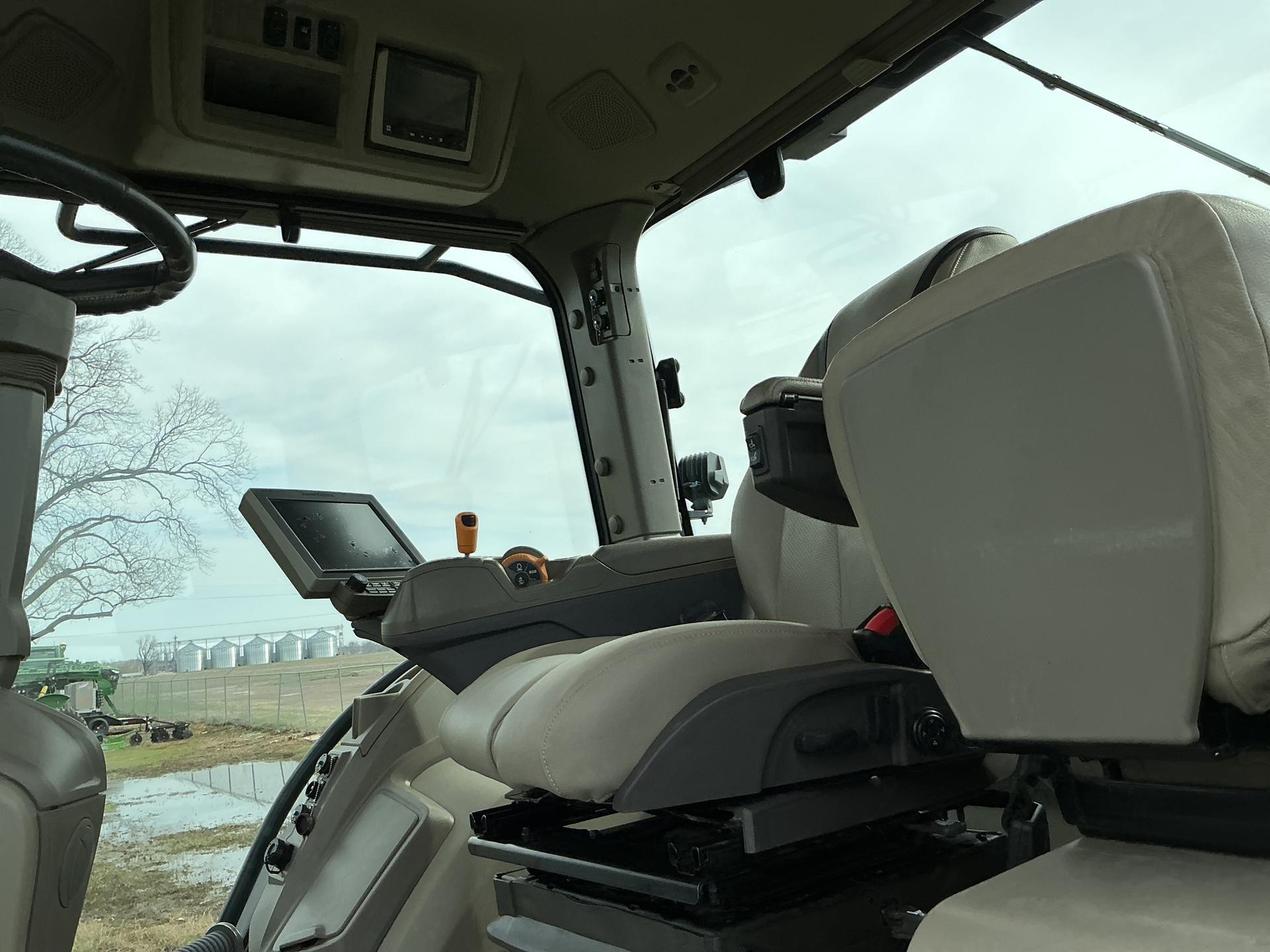 2022 John Deere 8R 340 Image