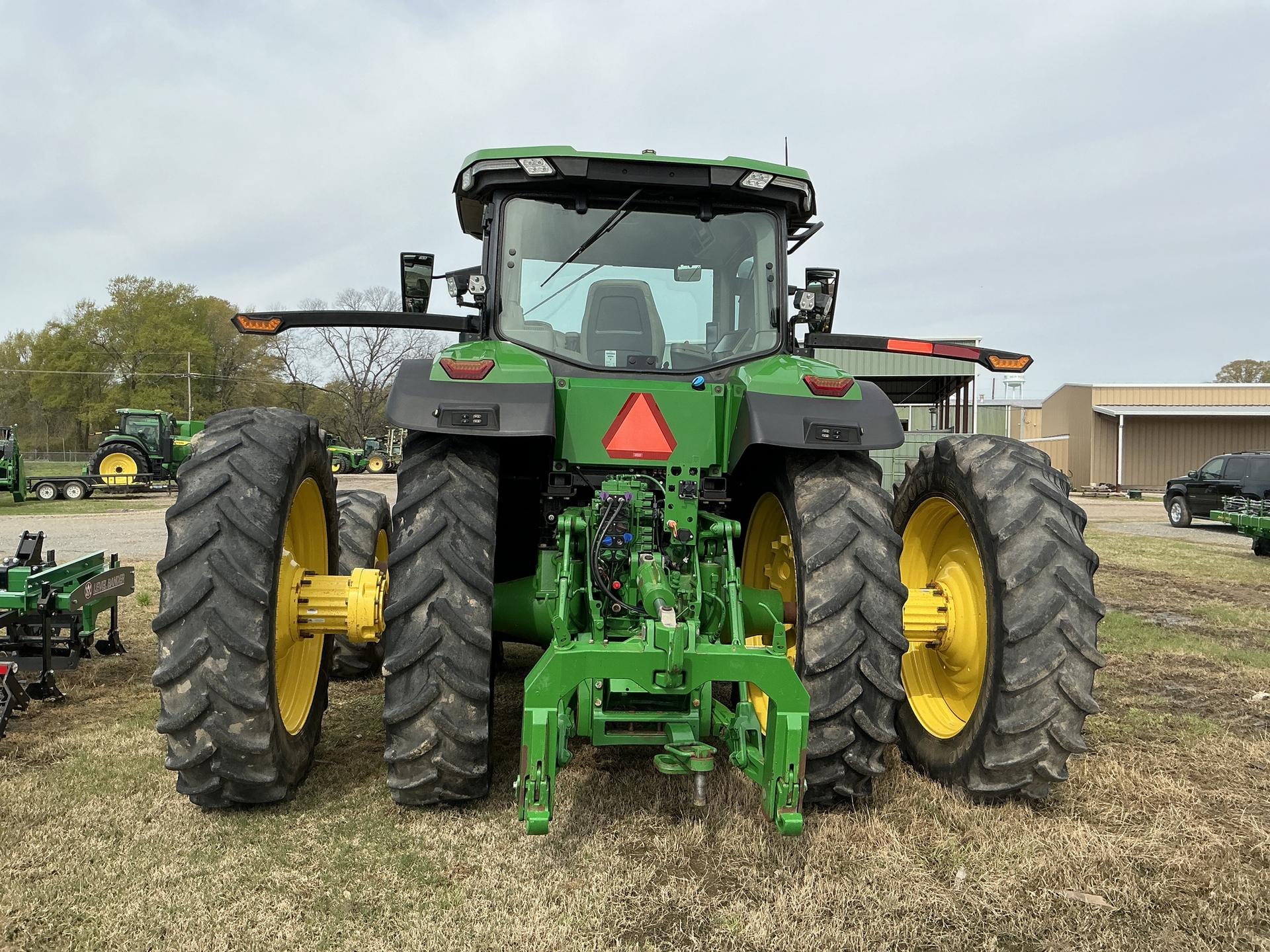 2022 John Deere 8R 340 Image