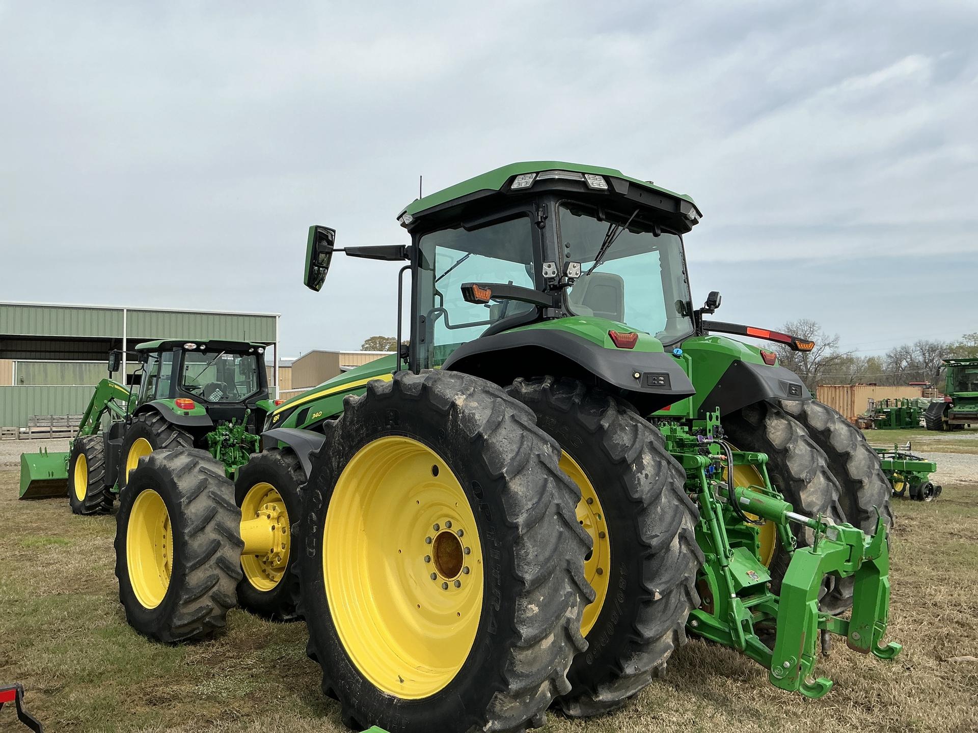 2022 John Deere 8R 340 Image