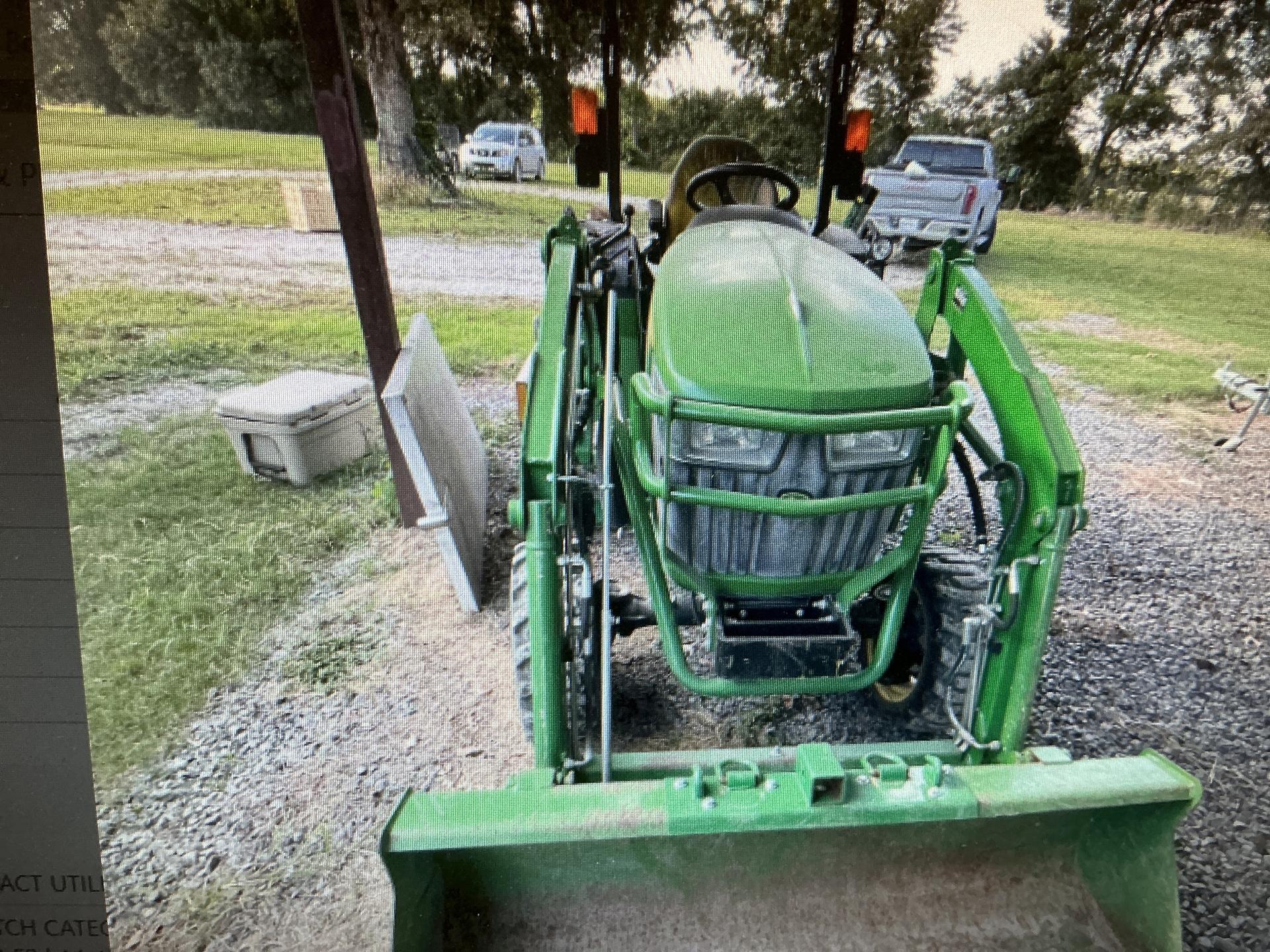 2020 John Deere 2032R Image
