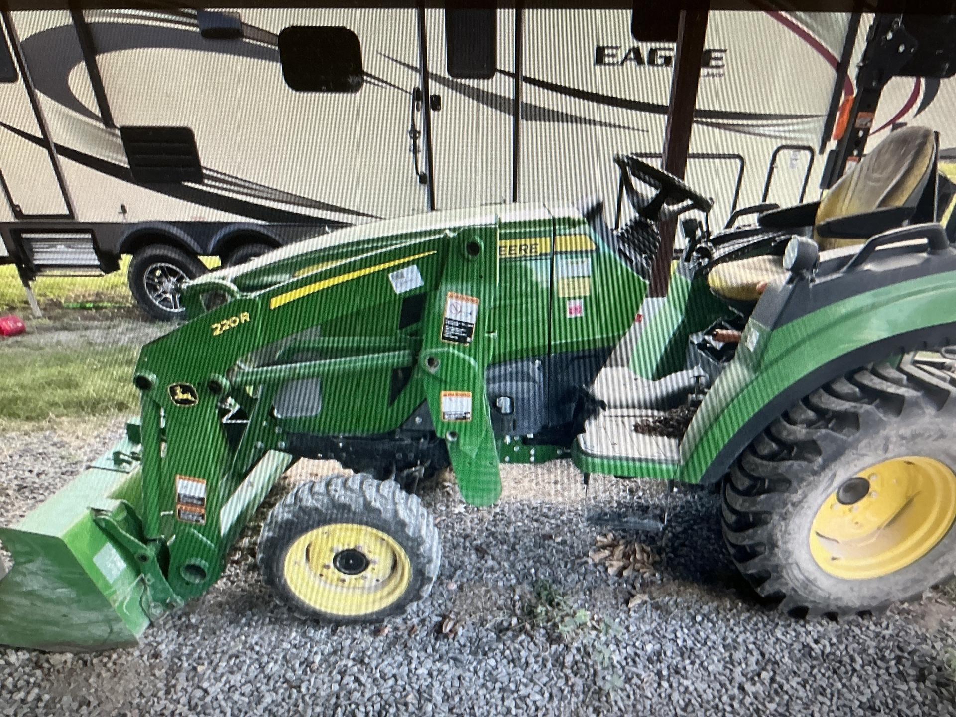 2020 John Deere 2032R Image