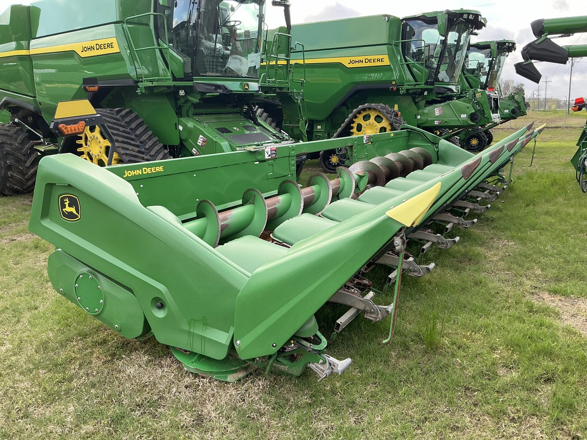 2022 John Deere C8R CORN HEAD Image