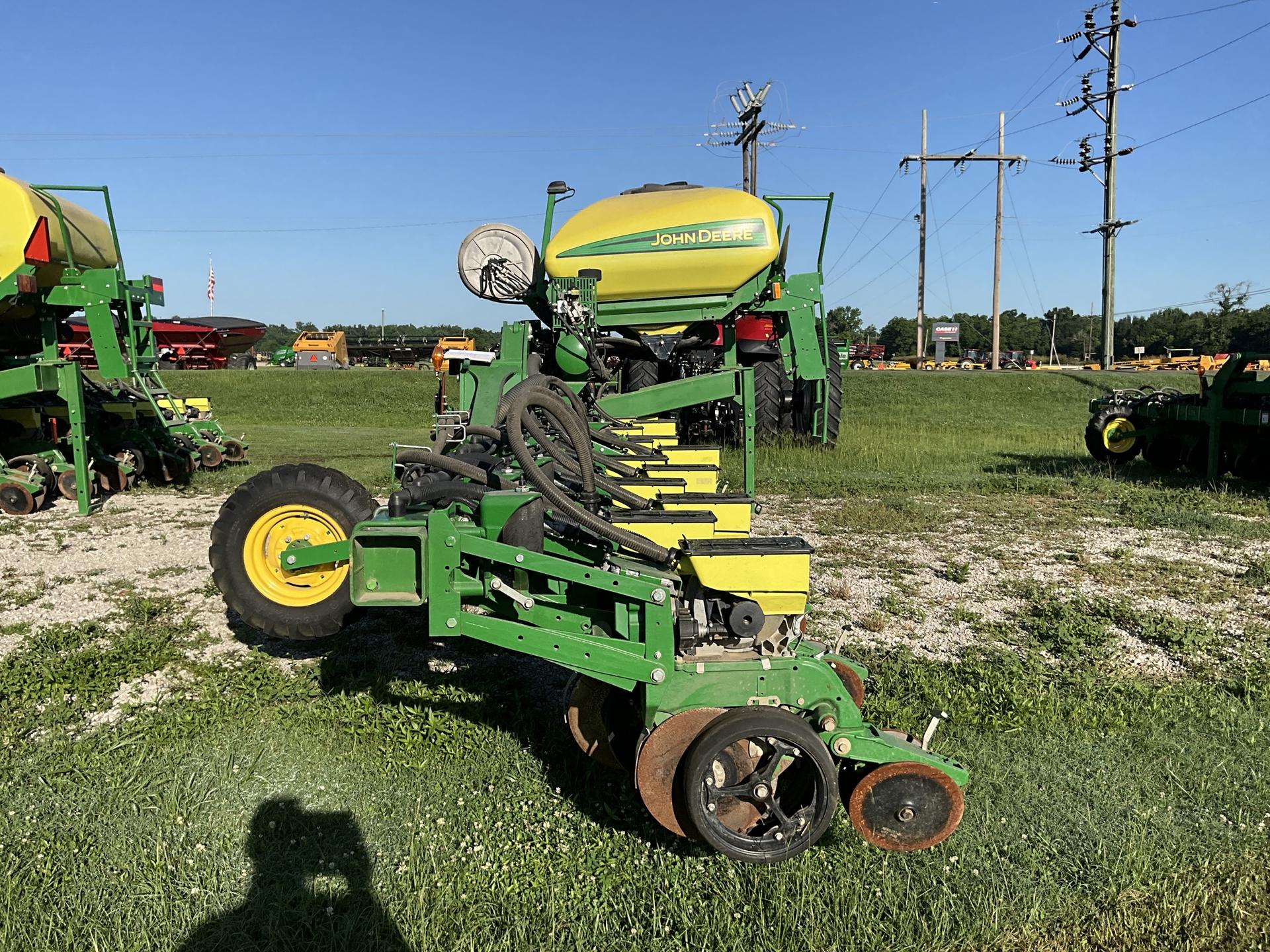 2019 John Deere 1725 CCS 25 rows 19″ spacing Image