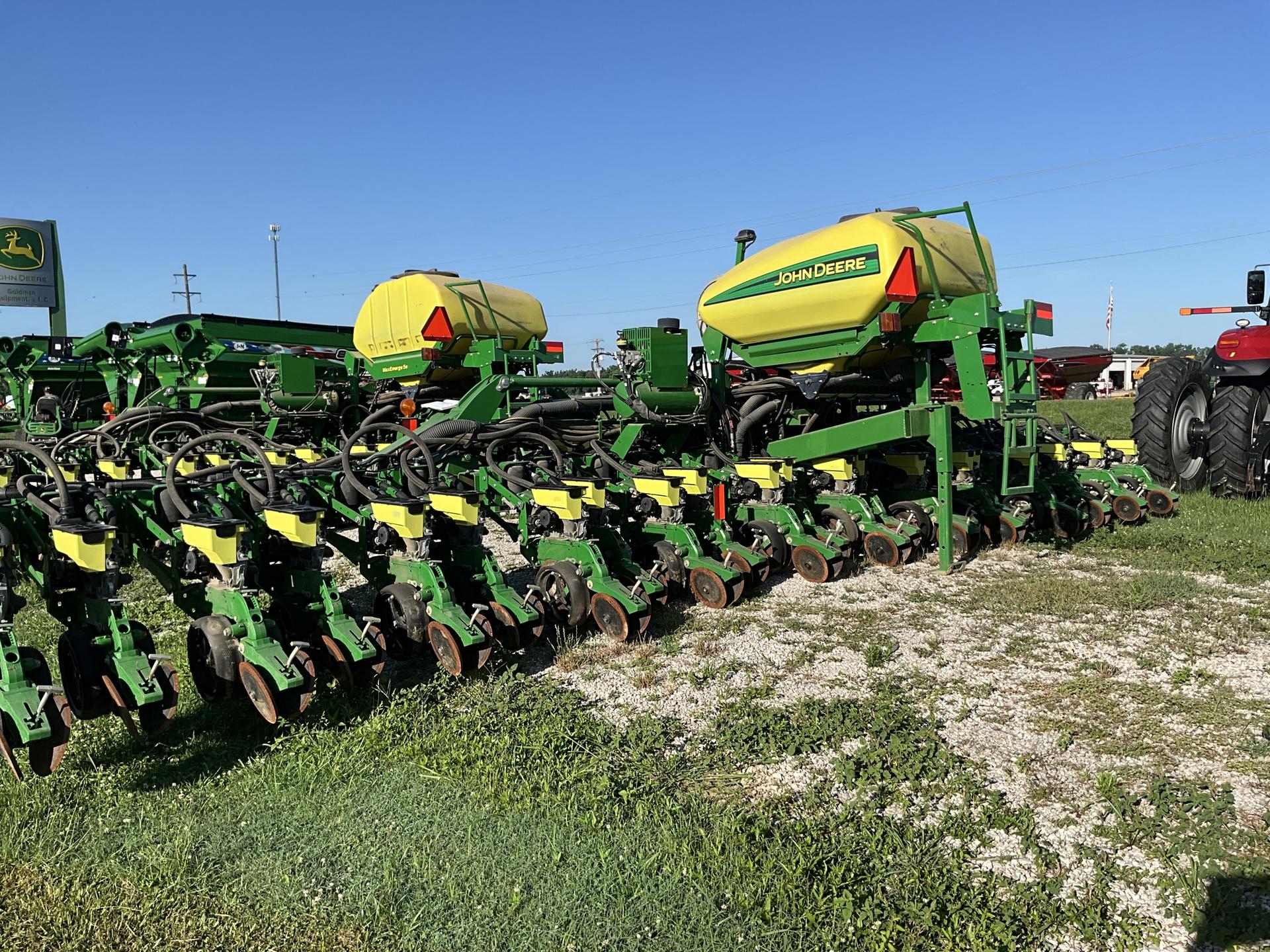 2019 John Deere 1725 CCS 25 rows 19″ spacing Image