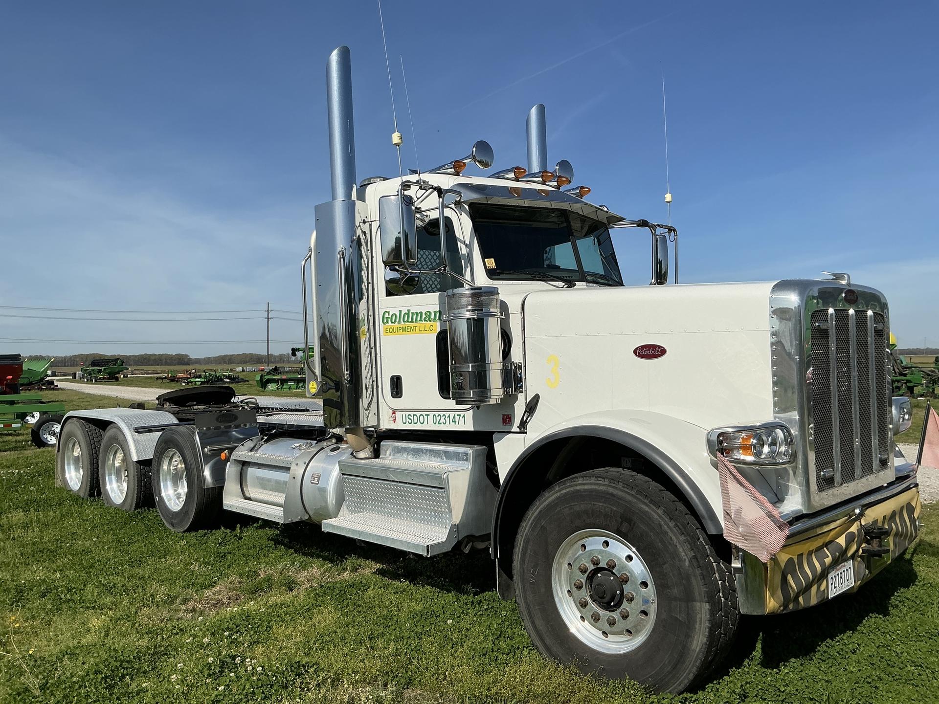 2023 Peterbilt 389 conventional Image