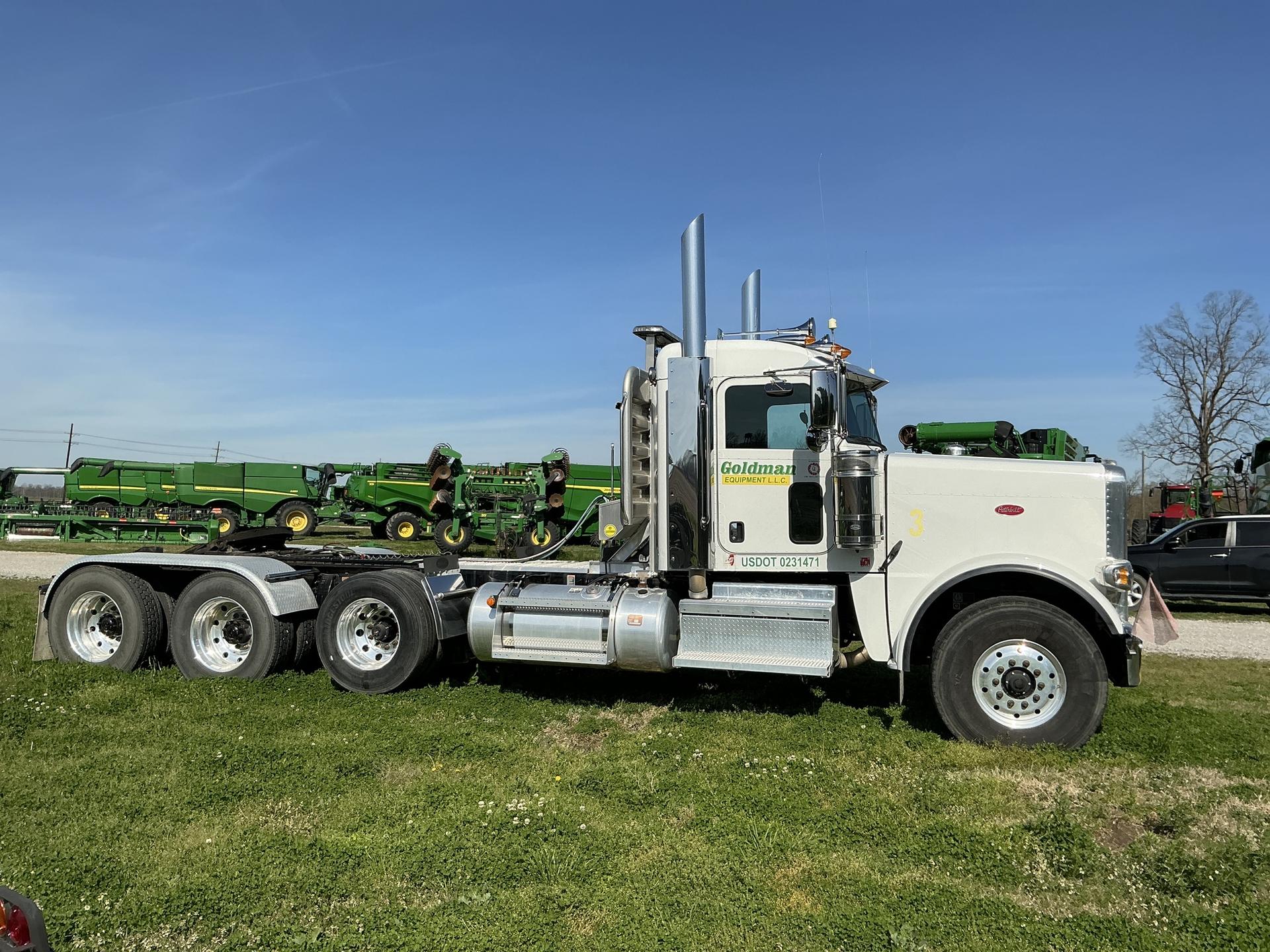 2023 Peterbilt 389 conventional Image