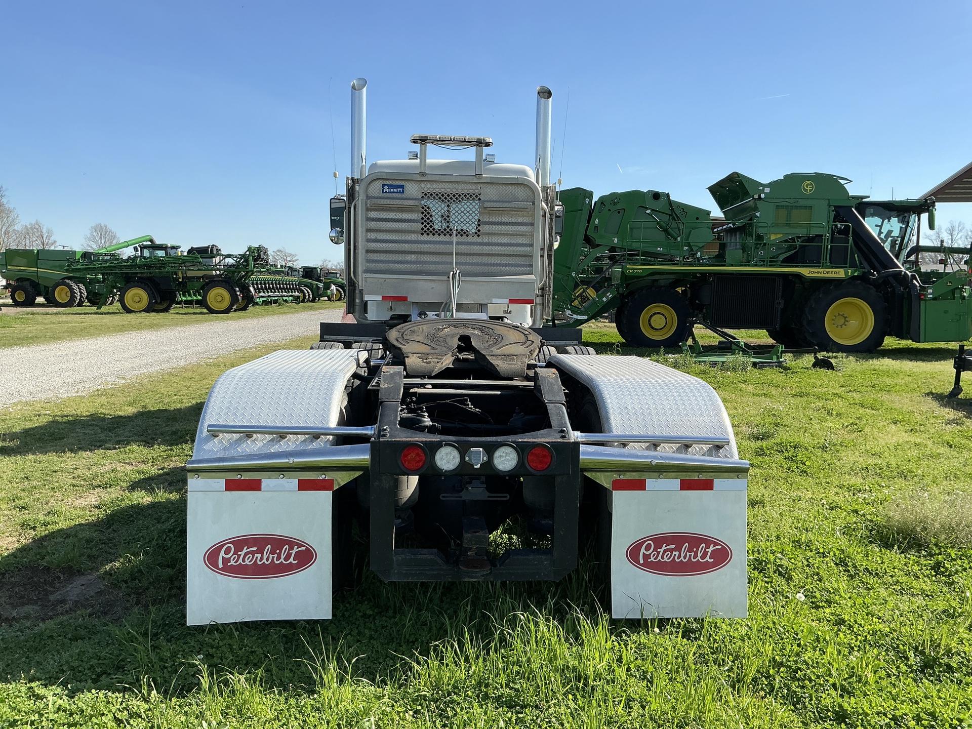 2023 Peterbilt 389 conventional Image