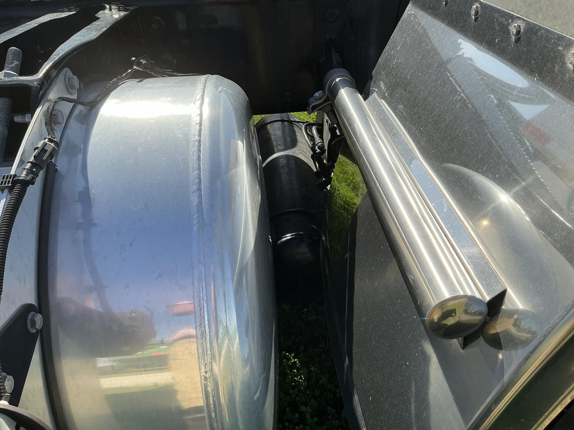 2023 Peterbilt 389 conventional Image