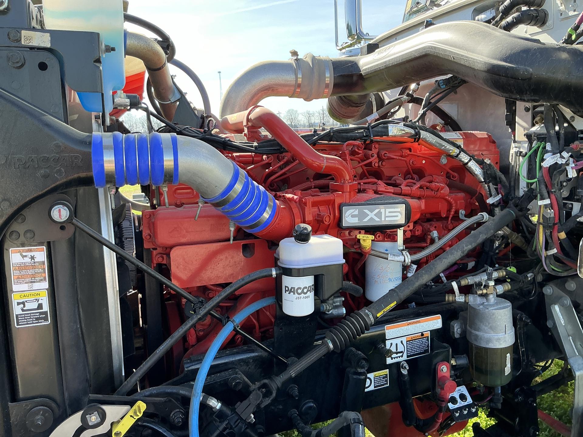 2023 Peterbilt 389 conventional Image