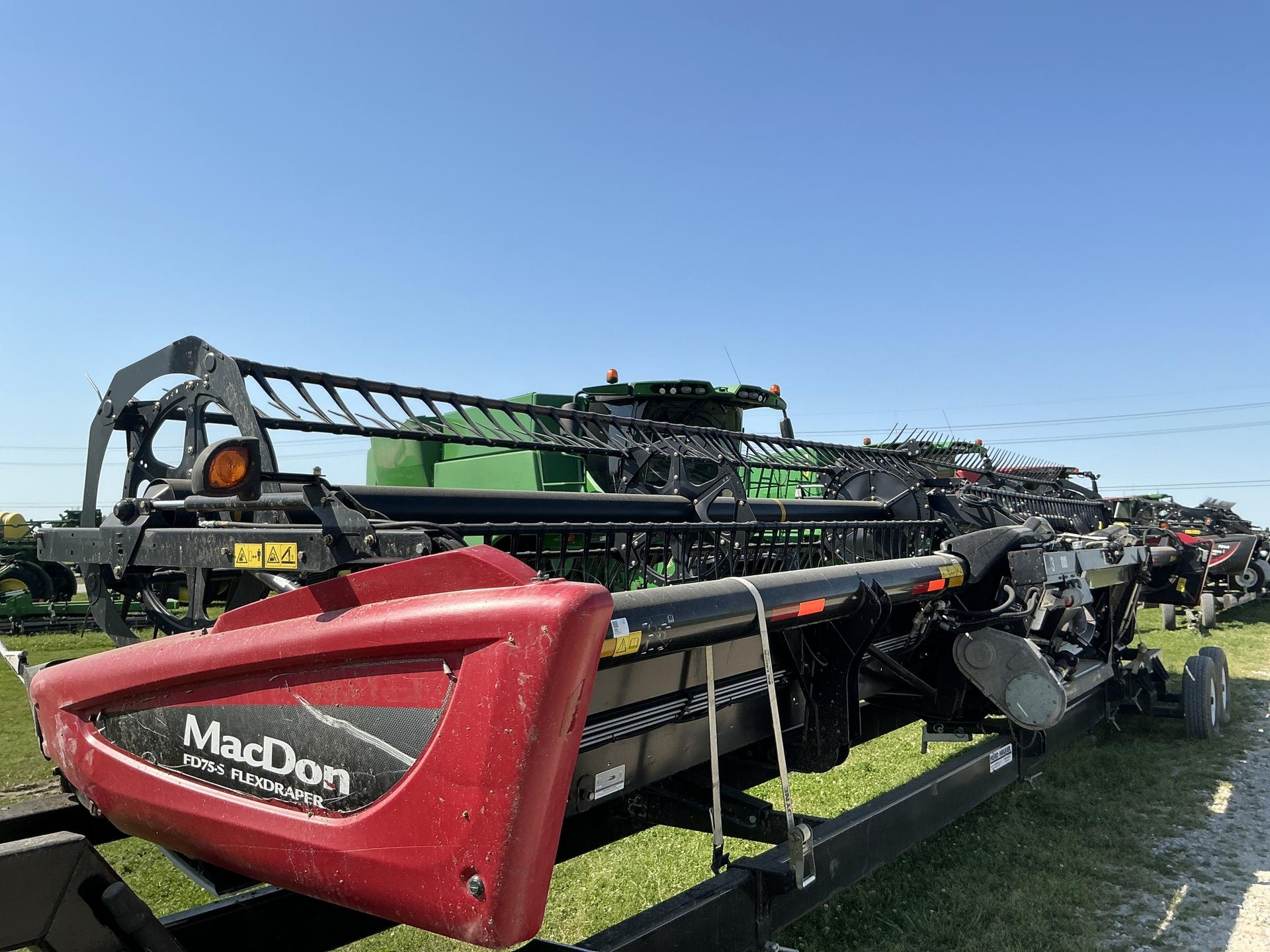 2014 MacDon FD75 Image