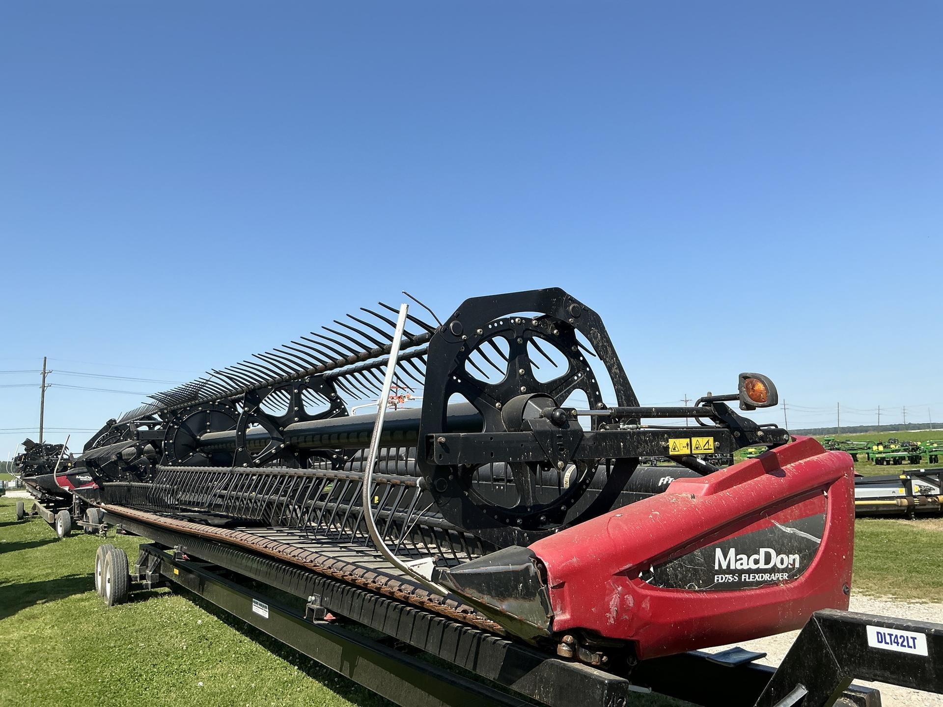 2014 MacDon FD75 Image