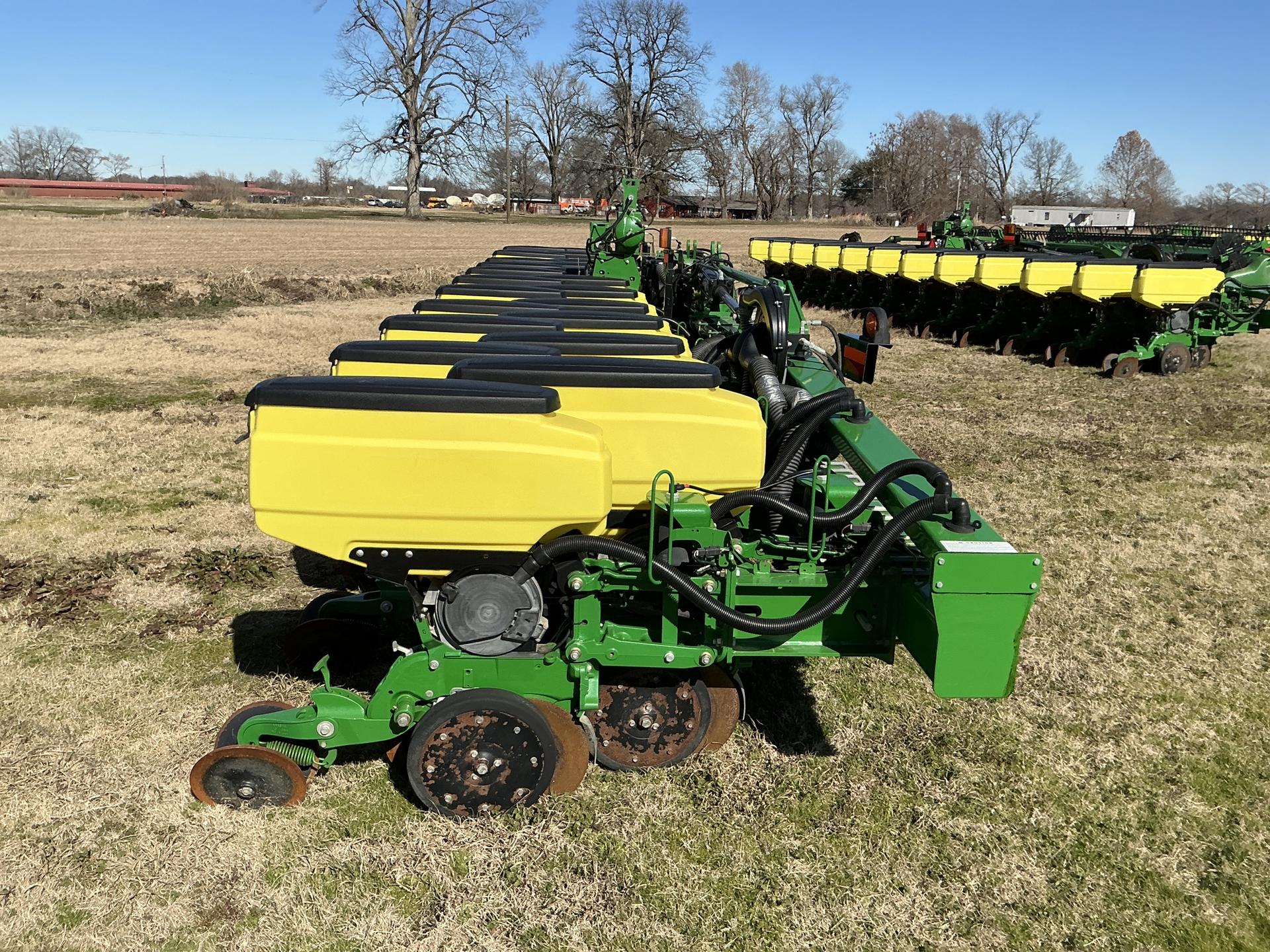 2016 John Deere ORTHMAN DR 12 Image