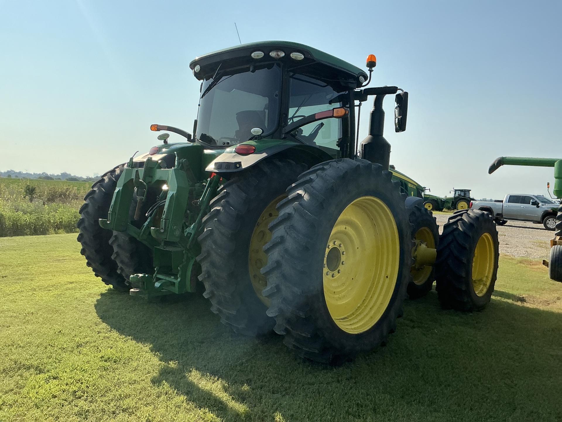 2019 John Deere 8320R Image