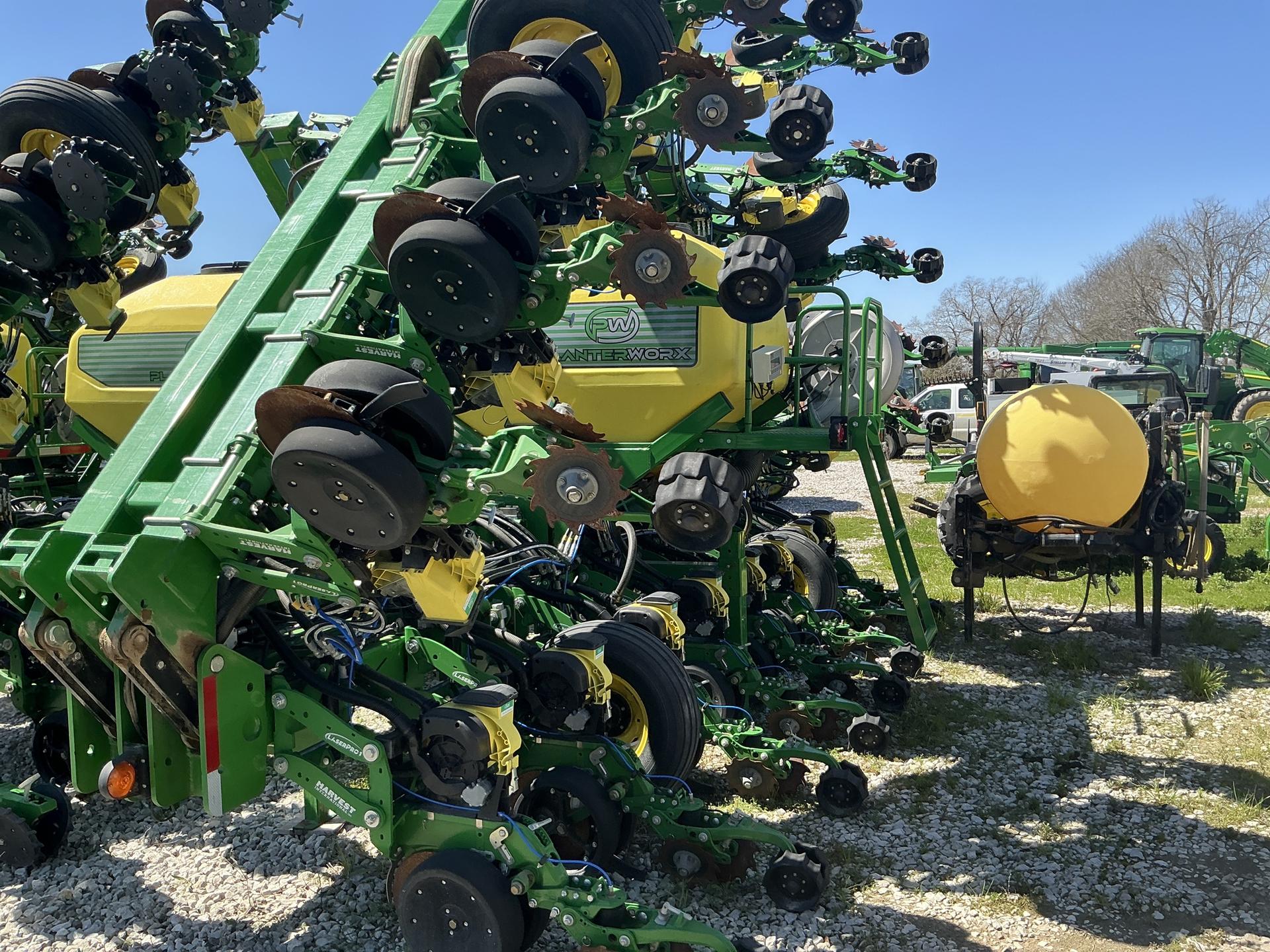 2022 Precision Planting 18R30 HS Planter Worx Image