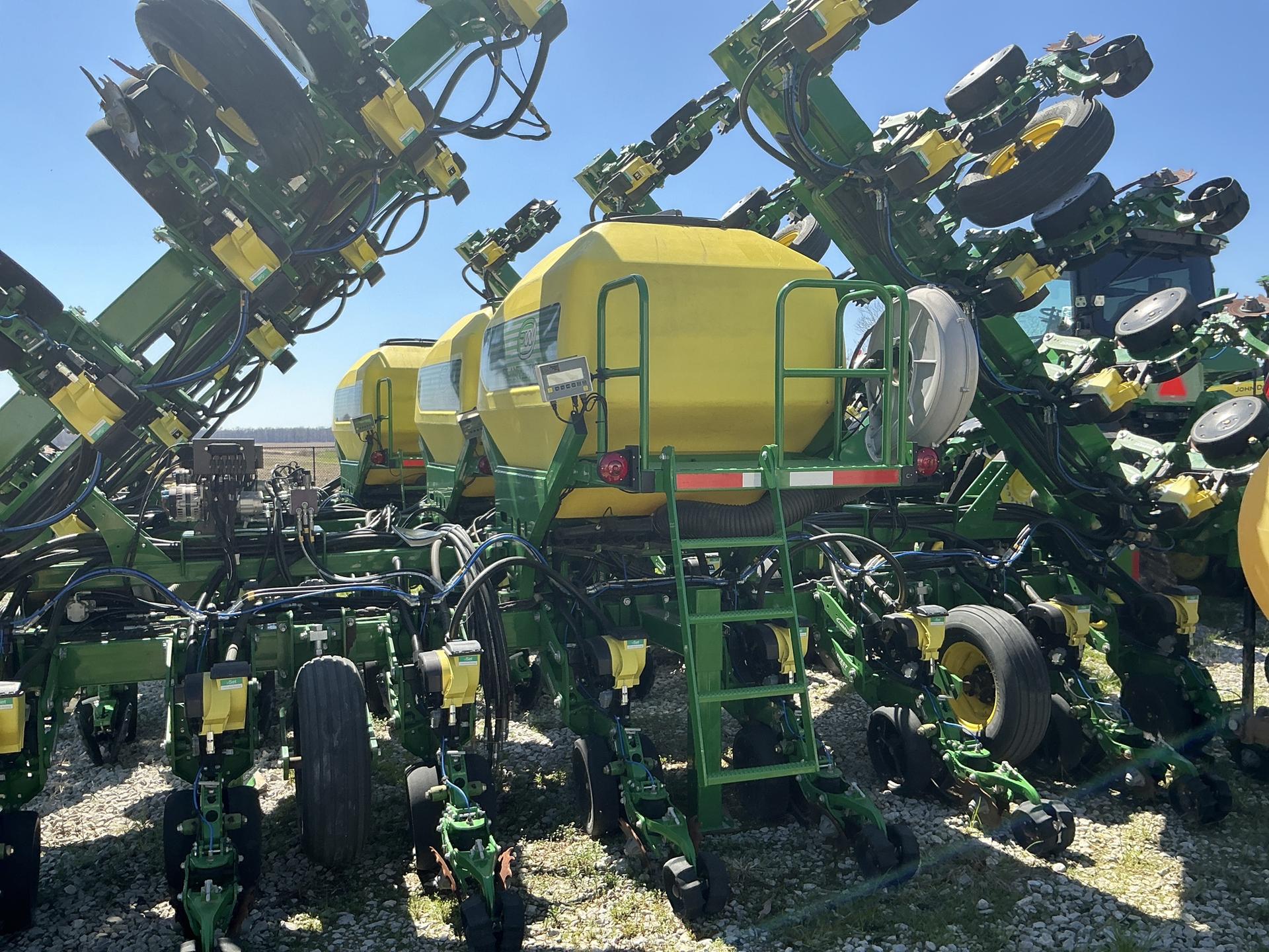 2022 Precision Planting 18R30 HS Planter Worx Image