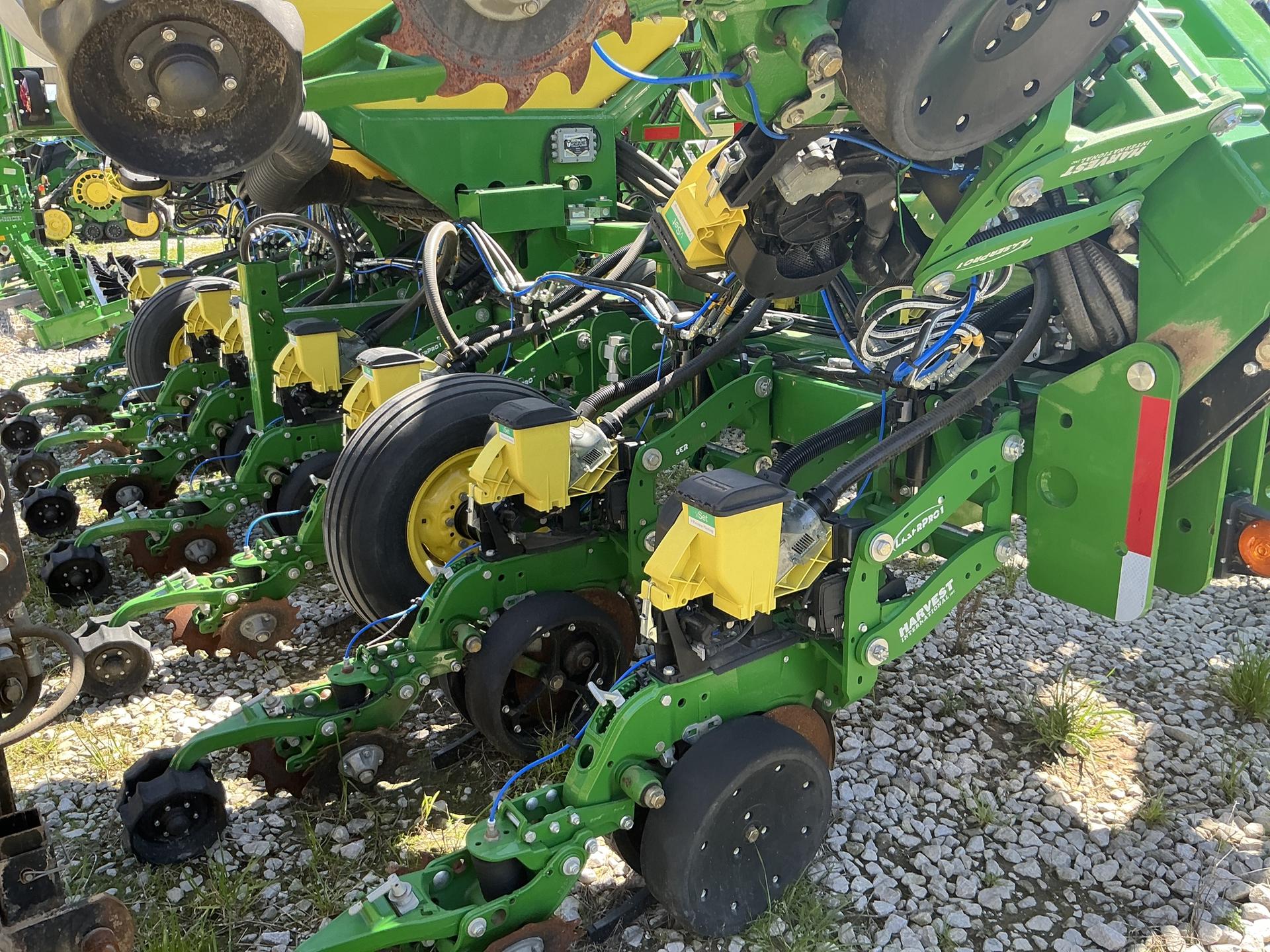 2022 Precision Planting 18R30 HS Planter Worx Image