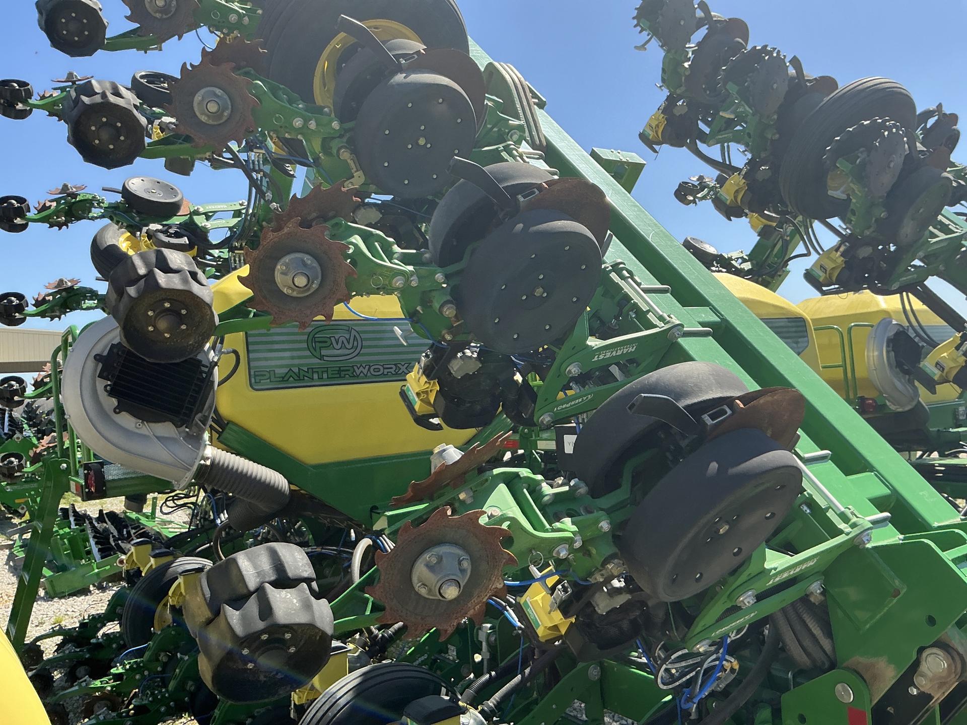 2022 Precision Planting 18R30 HS Planter Worx Image