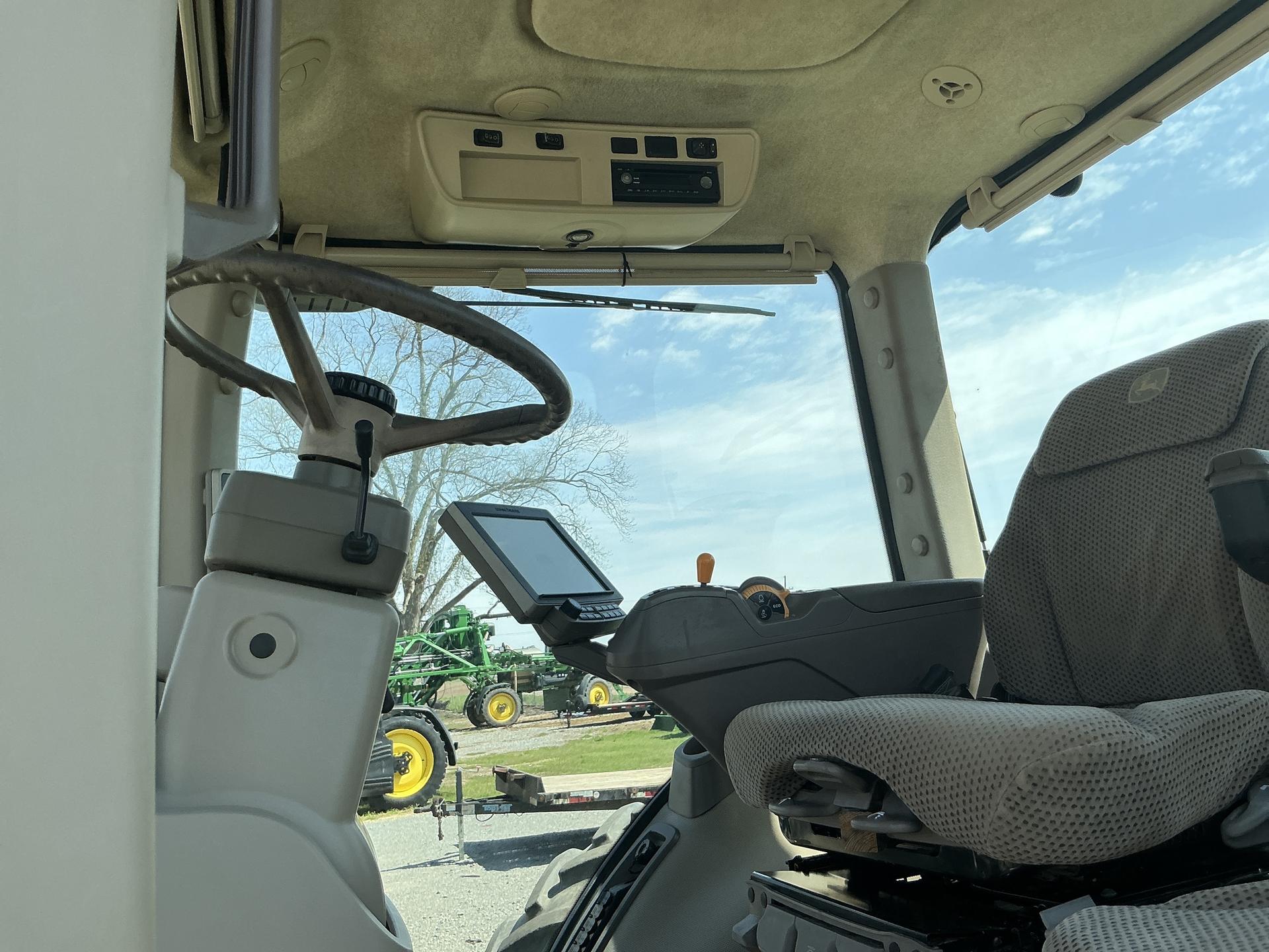 2015 John Deere 8320R Image
