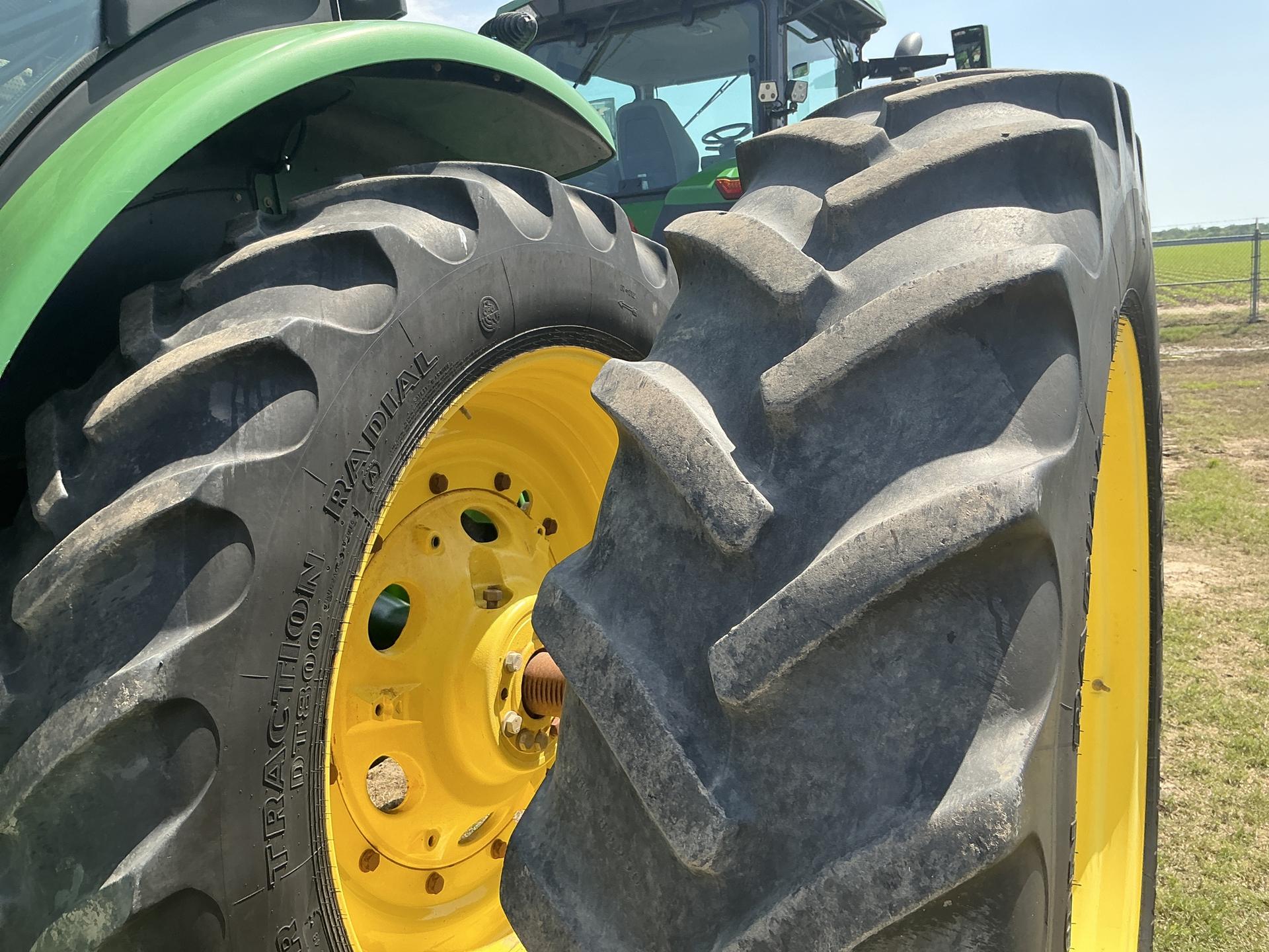 2015 John Deere 8320R Image