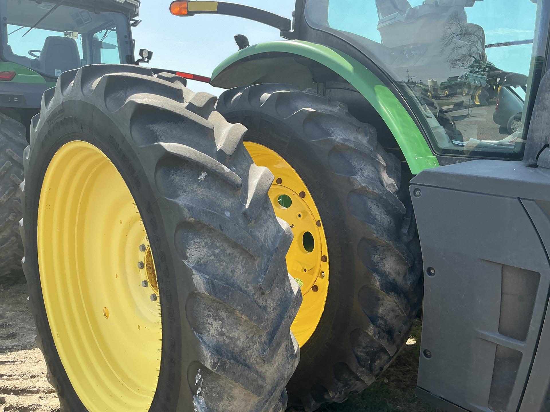 2015 John Deere 8320R Image