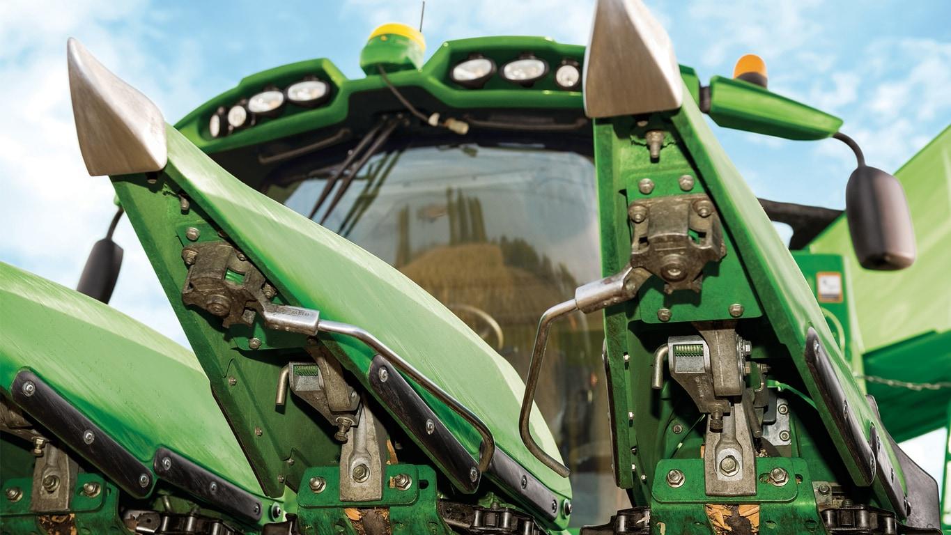 AutoTrac™ RowSense™ AutoTrac™ RowSense™ (Available on Combines, Sprayers and Tractors)